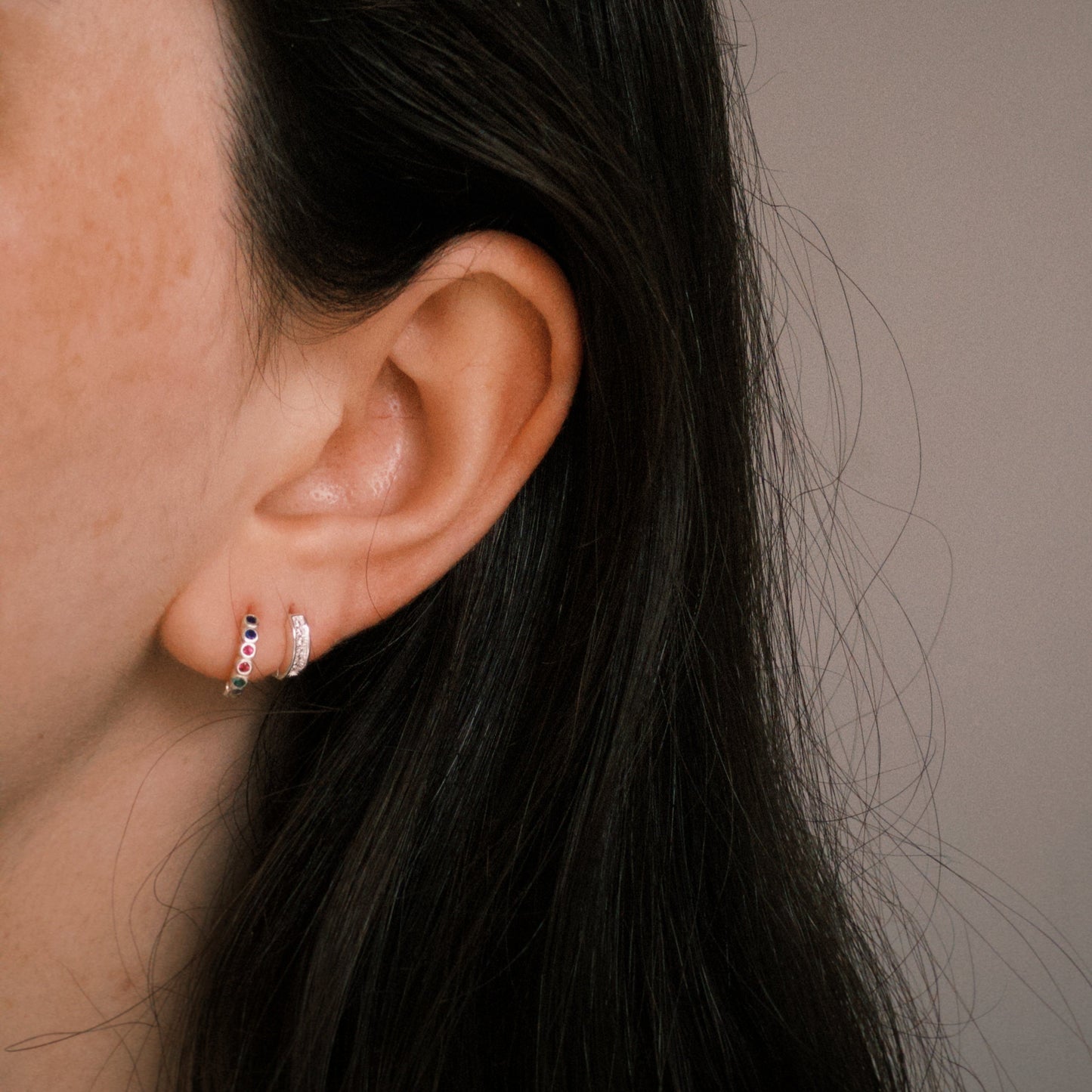 Argola Bolinhas 8mm em Prata 925 com Cravejado de Zircônias