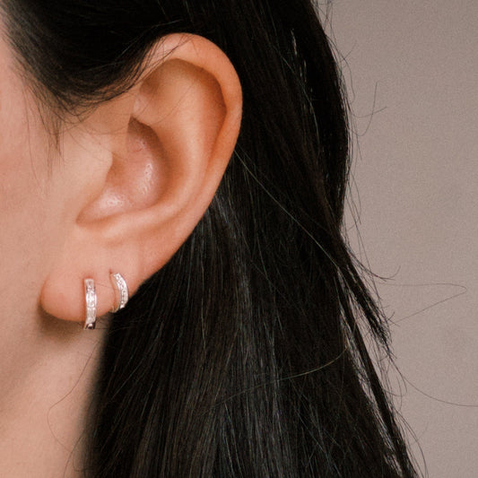Argola Fio Quadrado 8mm em Prata 925 com Cravejados de Zircônias
