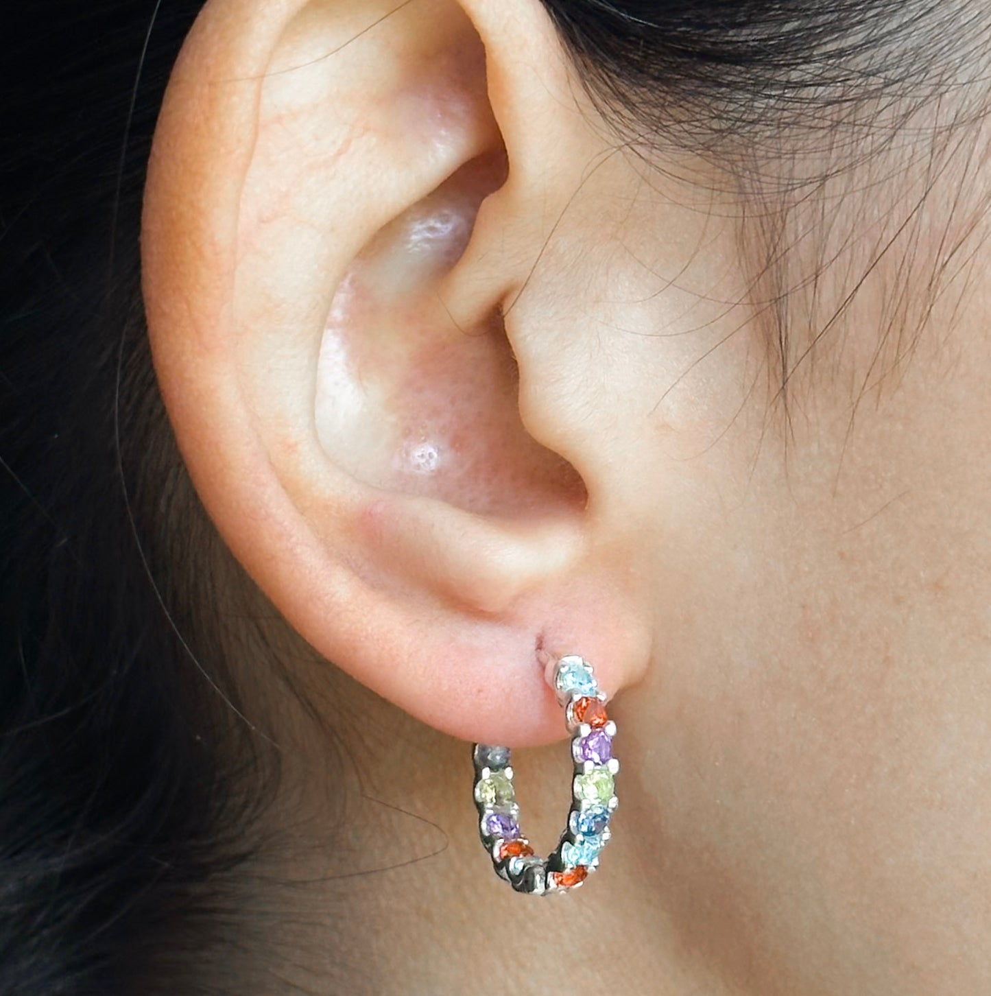 Argola Rainbow em Prata 925 com Cravejado de Zircônias Coloridas