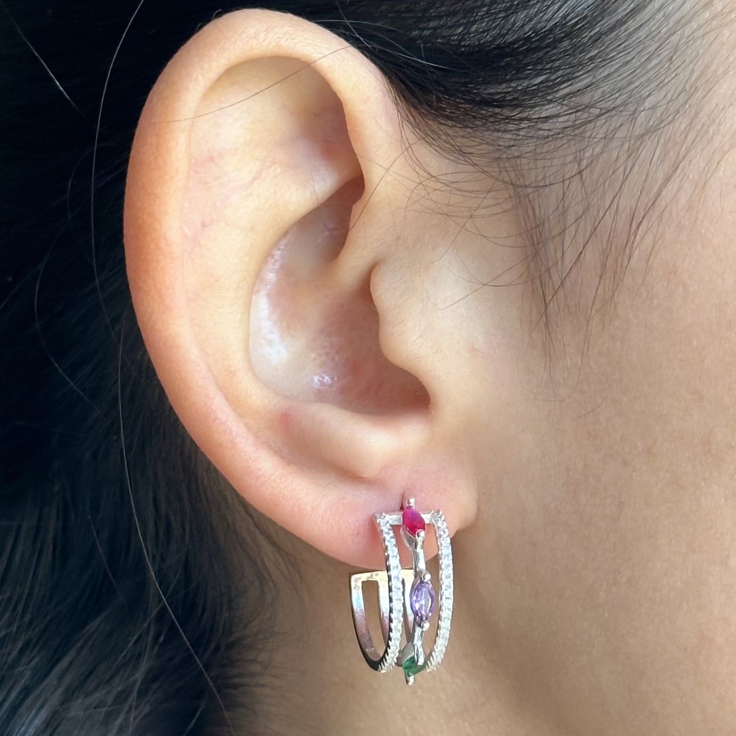 Argola Tríade em Prata 925 com Cravejado de Zircônias Coloridas