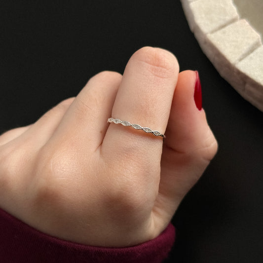Anel Aurora em Prata 925 Cravejado de Zircônias