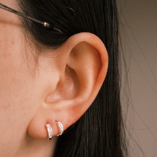 Argola 2mm e 5mm em Prata 925 Cravejada de Zircônias