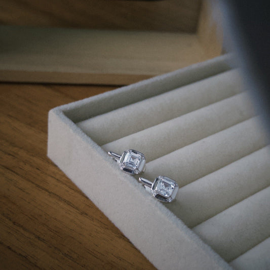 Argola Essenza em Prata 925 com Zircônia