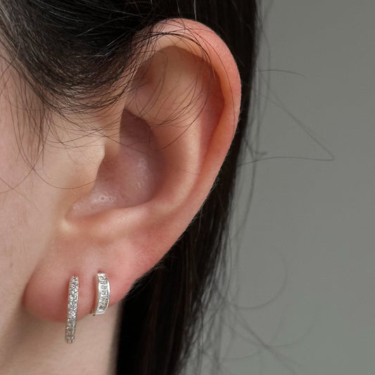 Argola 10mm em Prata 925 Cravejada de Zircônias