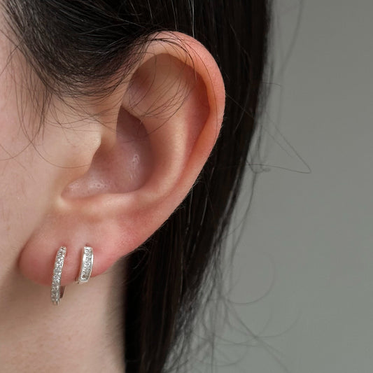 Argola 10mm em Prata 925 Cravejada de Zircônias