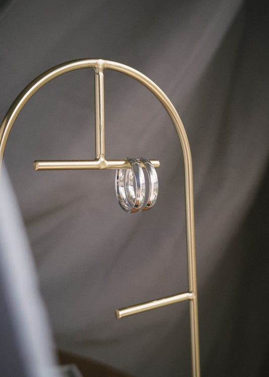 Argola Twist Média Fio Bold em Prata 925