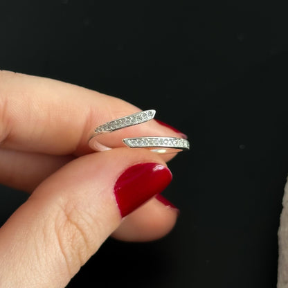 Anel Abraço de Luz em Prata 925 Cravejado de Zirconias