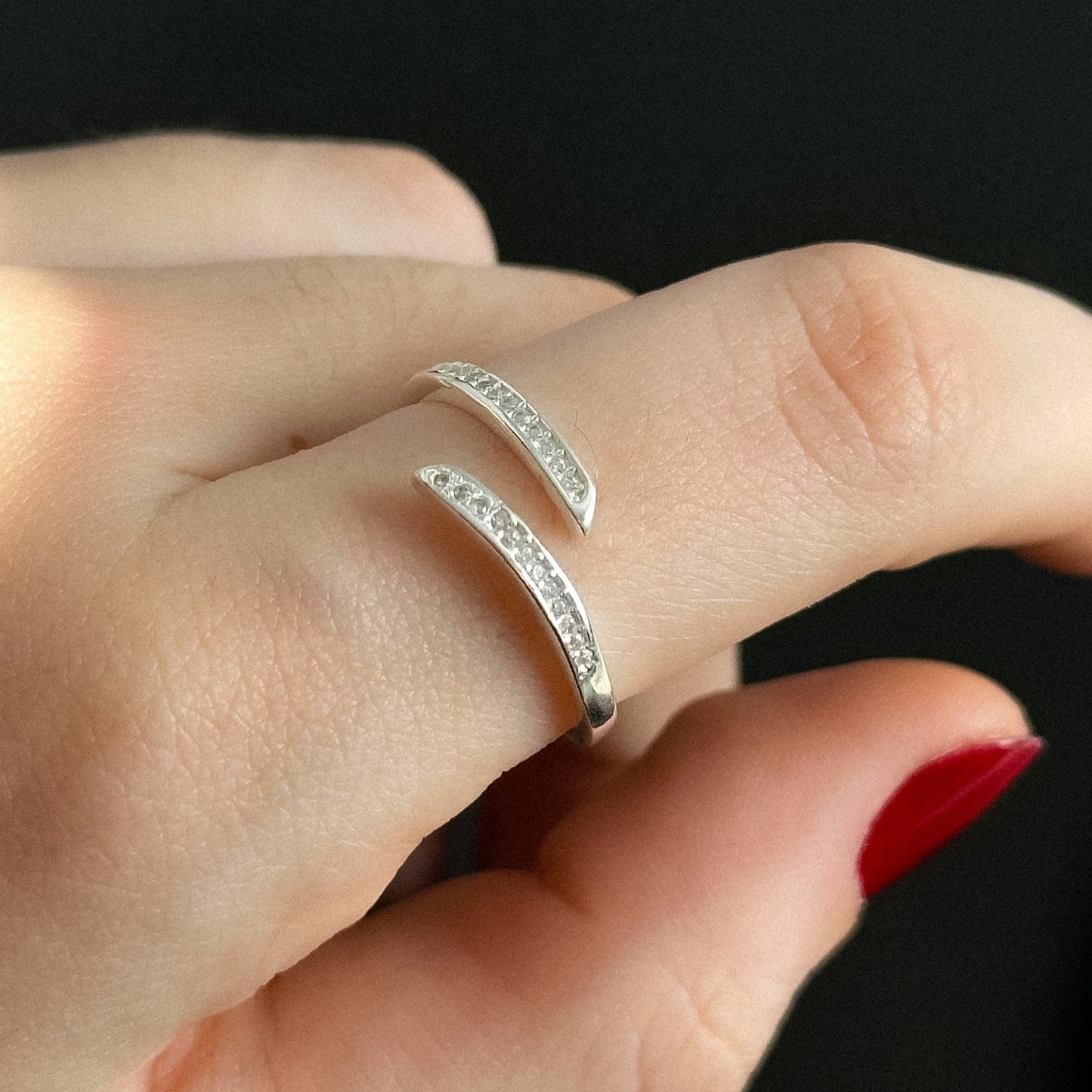 Anel Abraço de Luz em Prata 925 Cravejado de Zirconias
