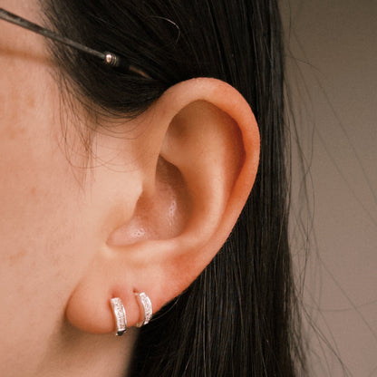 Argola 2mm e 5mm em Prata 925 Cravejada de Zircônias
